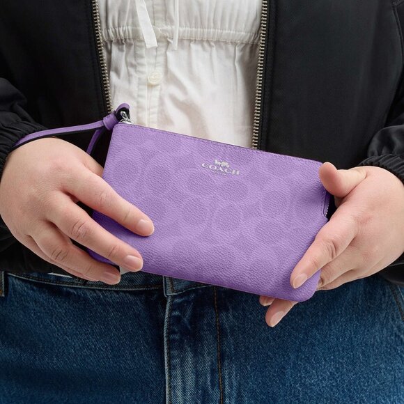 ❤️ Coach Corner Zip Wristlet In Signature Canvas With Stripe Iris - Picture 2 of 7